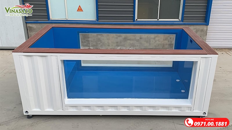 Bể với 2 cửa số kính trong suốt đối diện