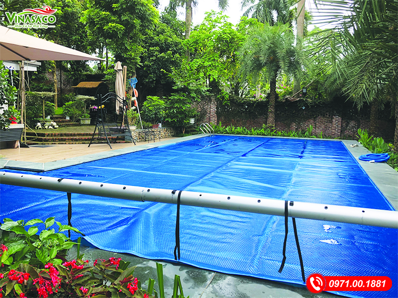 Vinasaco lắp đặt một tấm phủ bể bơi cho khách hàng tại Hà Nội
