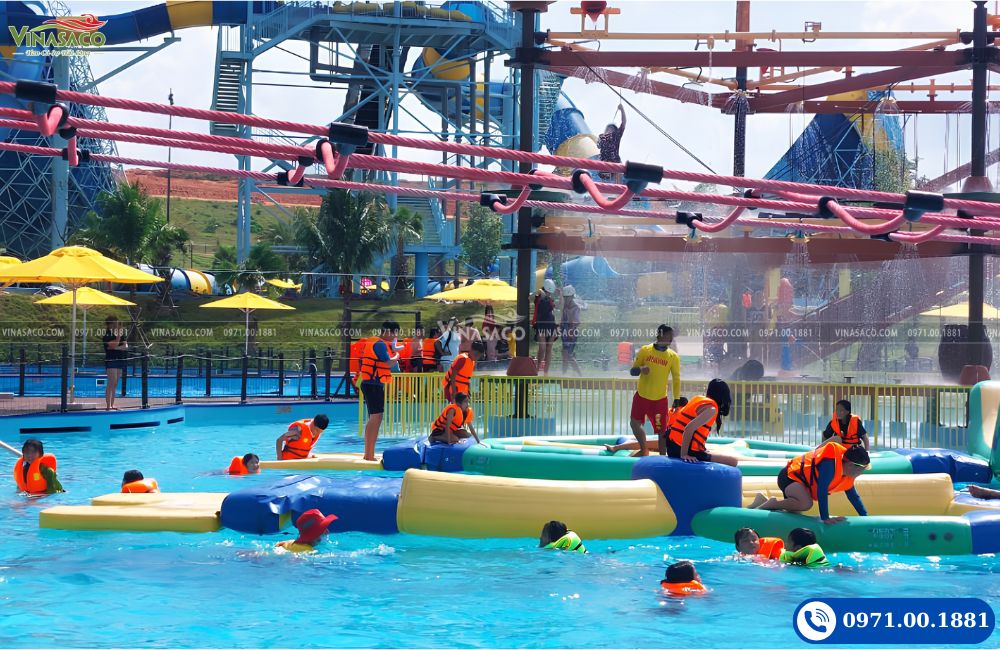 Nhu cầu áo phao cứu hộ số lượng lớn tại bể bơi và công viên nước