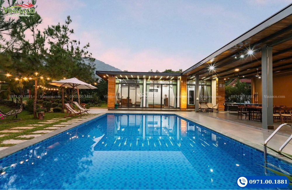 bể bơi điện phân muối nước trong xanh mềm mại ít mùi clo