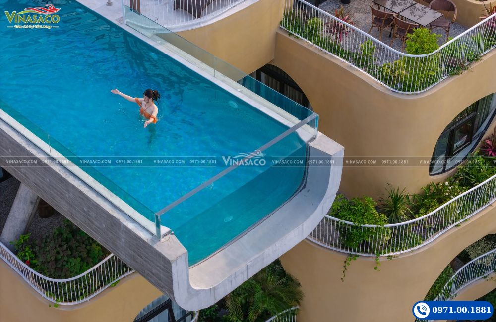 Cách hạn chế trầy xước trên bề mặt bể bơi Acrylic trong suốt