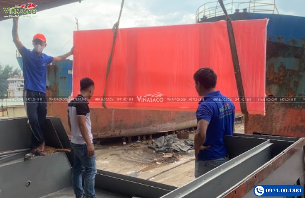 Tấm Acrylic được bảo vệ trống trầy xước