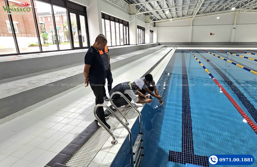 sử dụng bút đo chất lượng nước bể bơi 5 in 1 đo độ mặn điện phân muối