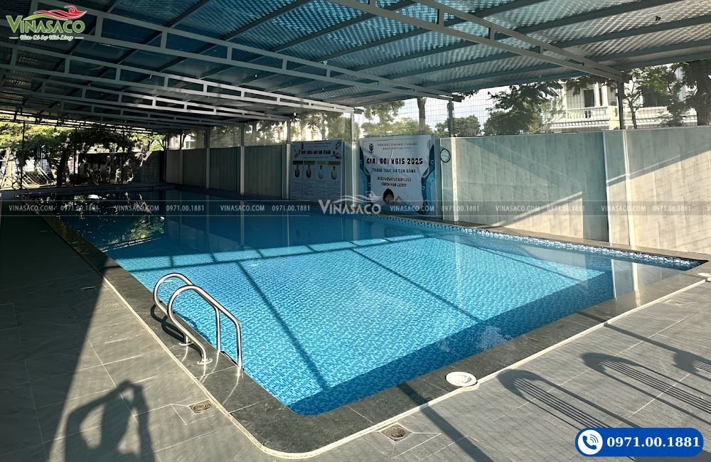 Bể bơi trường tiểu học tiêu chuẩn với khu vực nông – sâu riêng biệt