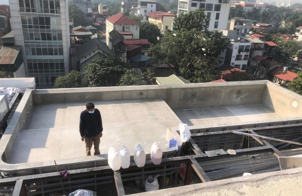 Thi công trực tiếp bể bơi Composite tại công trình