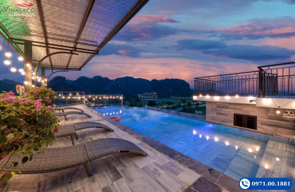 bể bơi vô cực Ninh Bình view núi đá vôi homestay resort