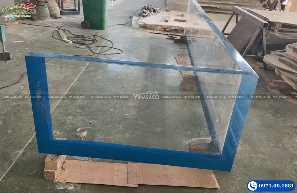 Tấm Acrylic chuyên dụng cho bể bơi khác với mica thông thường