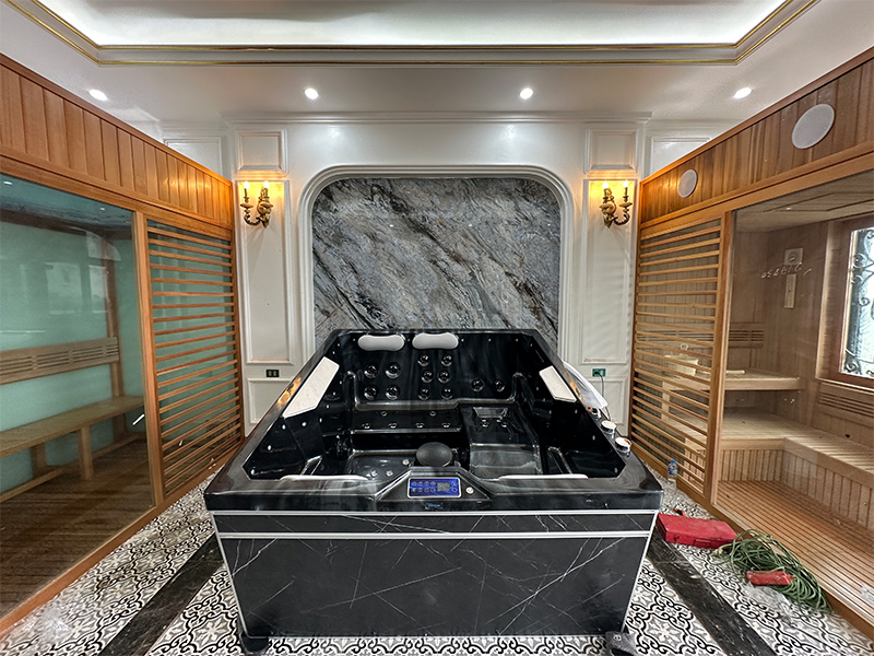 Bồn tắm massage Jacuzzi màu đen