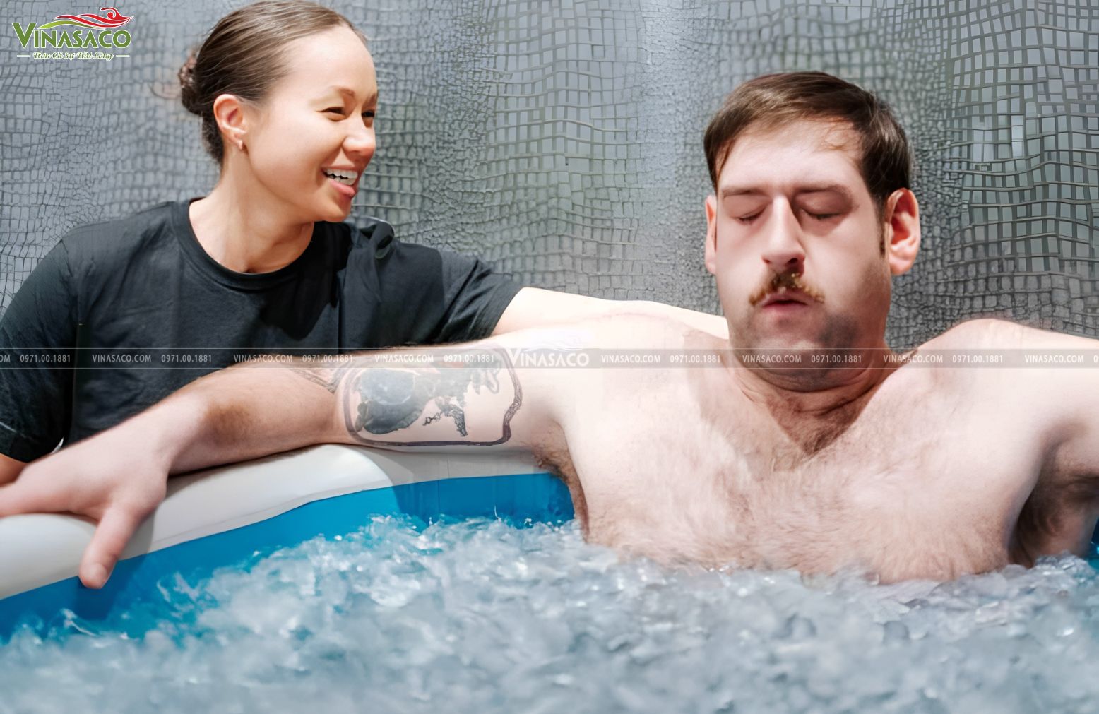 Người sử dụng bồn ngâm lạnh Coasts kiểm soát nhịp thở khi ngâm Ice Bath