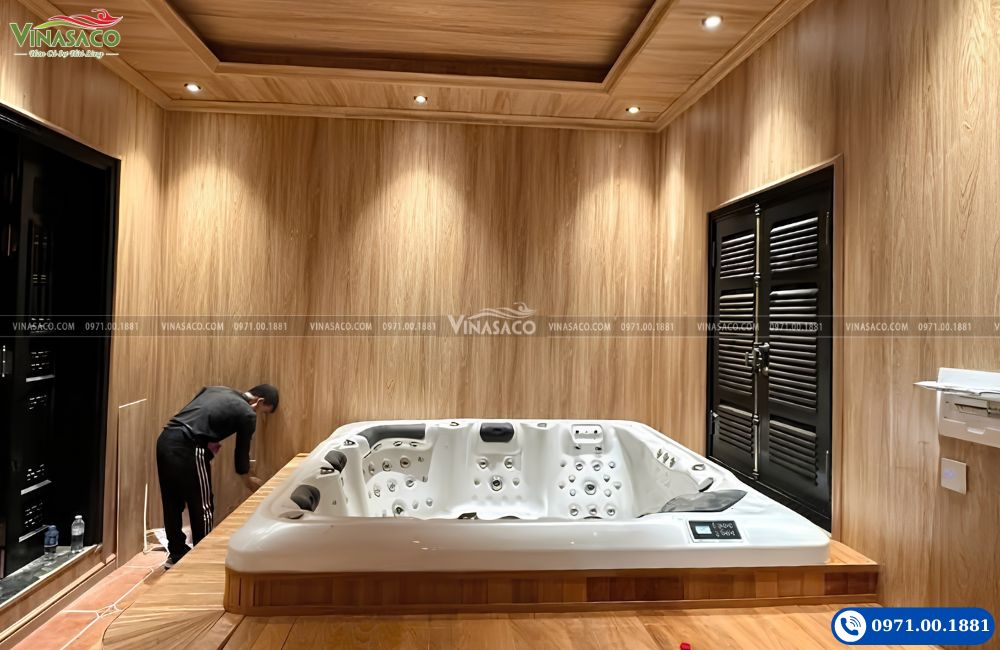 Bồn sục Jacuzzi trong không gian wellness gia đình hiện đại